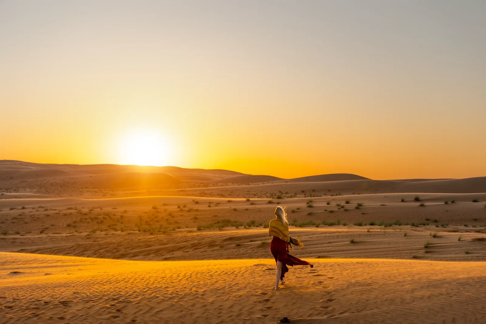 Zonsondergang over de duinen van de Wahiba Sands