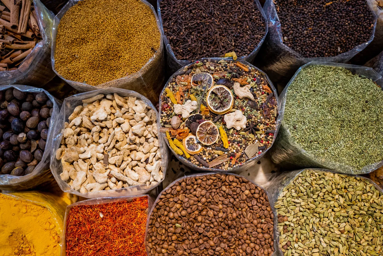 De levendige Muttrah-souq in Muscat