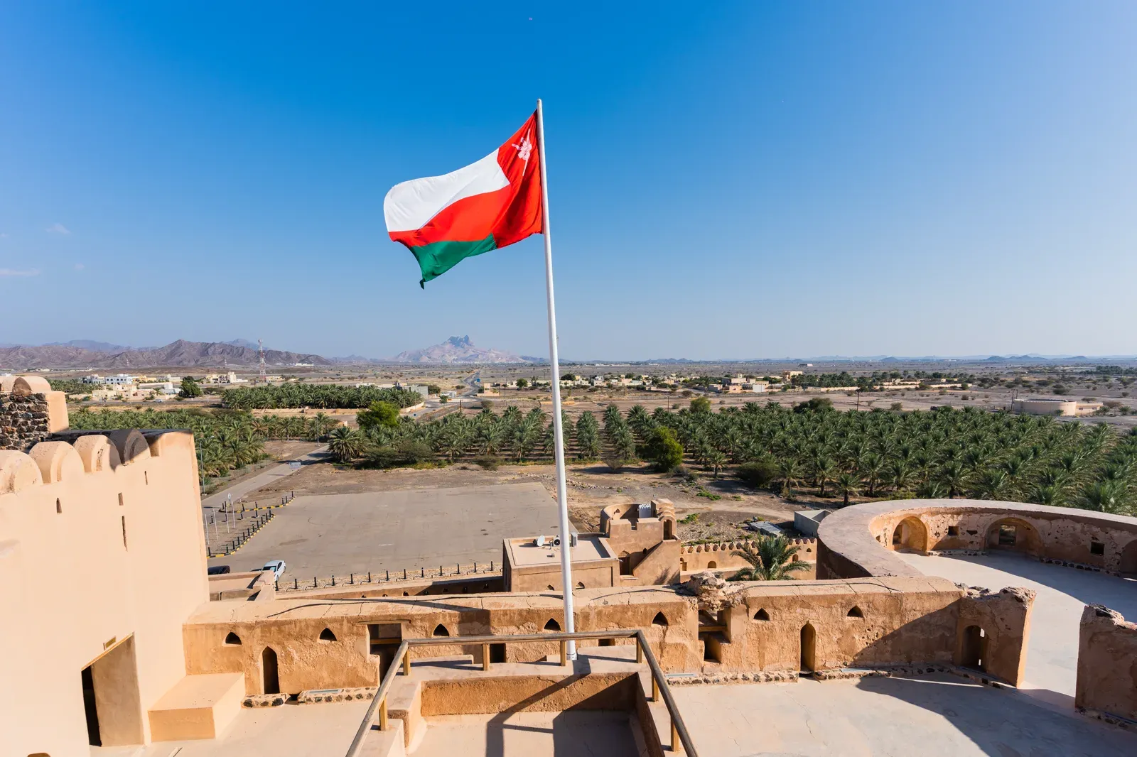 Nizwa met het ronde fort en de oase